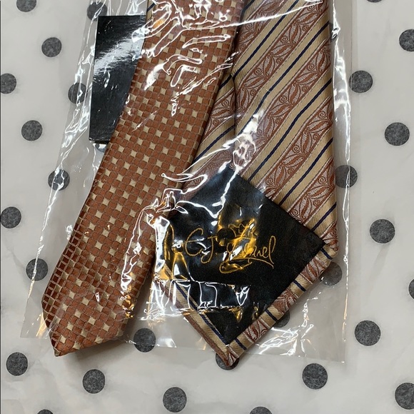 EJ Samuel Necktie With Handkerchief - Picture 4 of 4